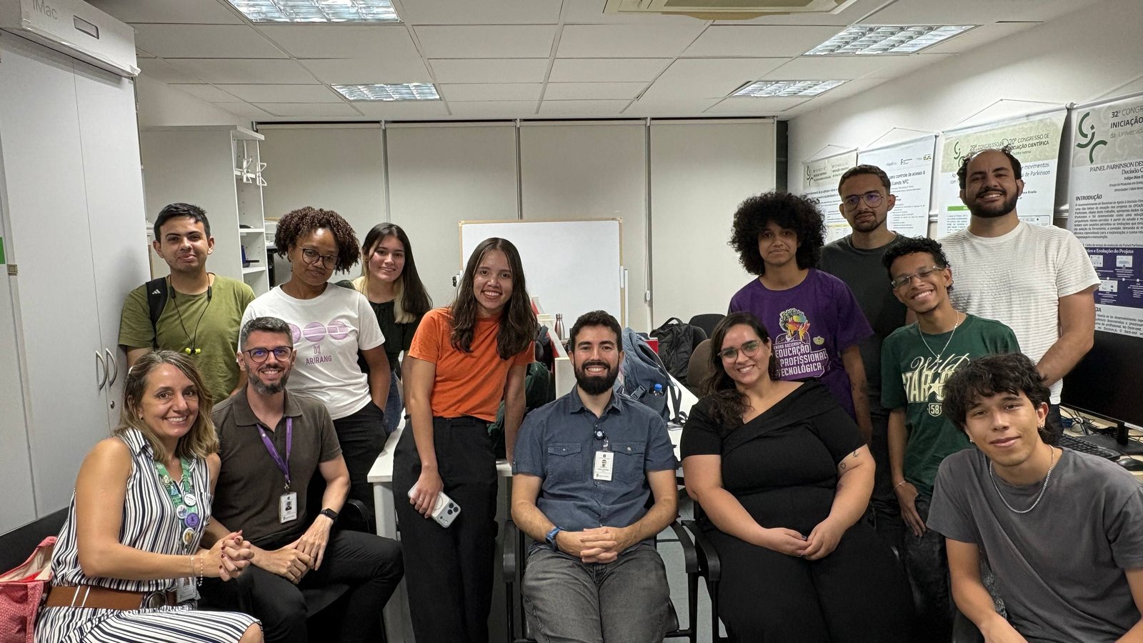 foto dos integrantes do Grupo de Pesquisa em Computação Aplicada, um ao lado do outro